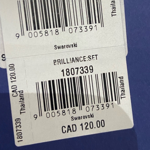 Swarovski new earrings and necklace set with original box - Picture 4 of 4